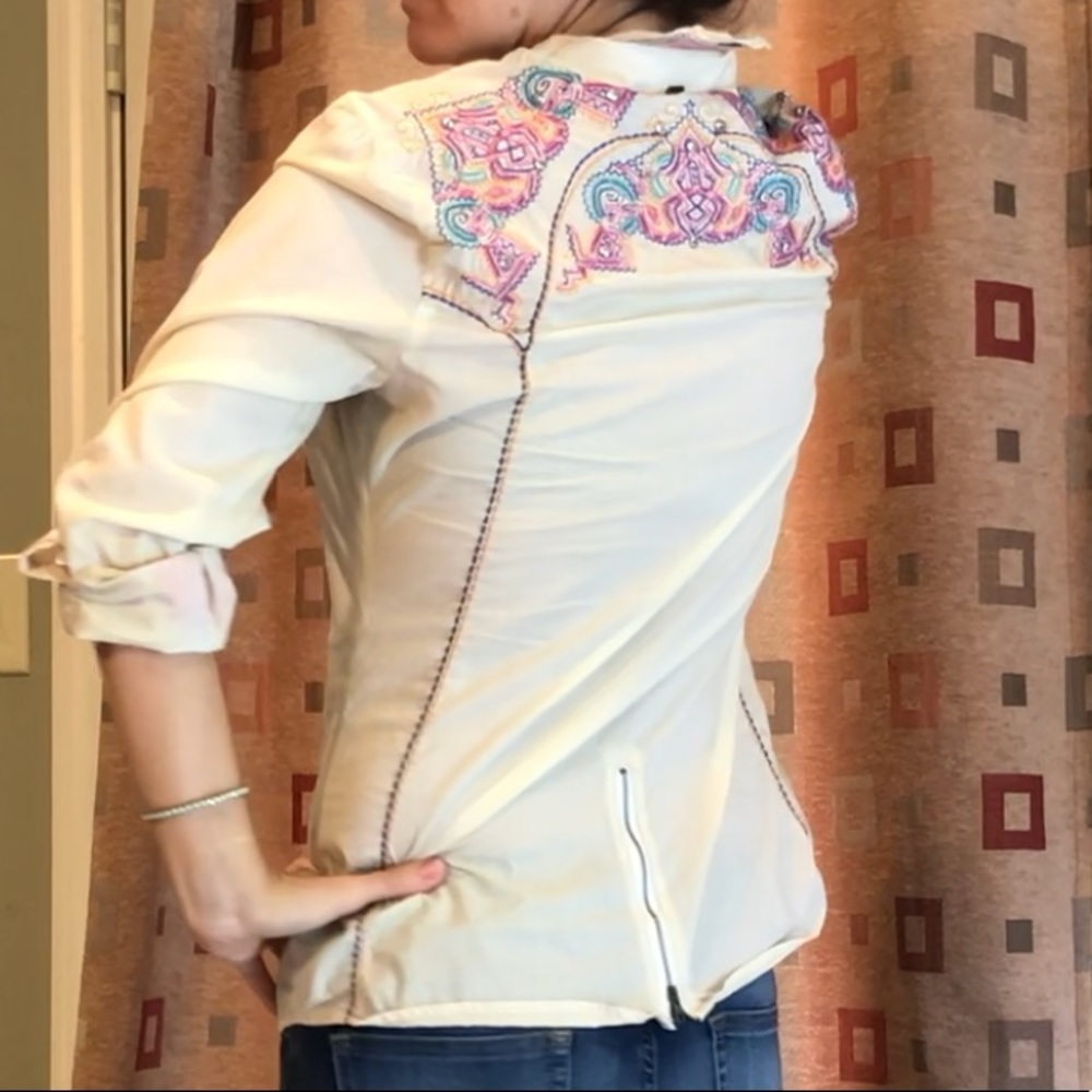 Roar button down